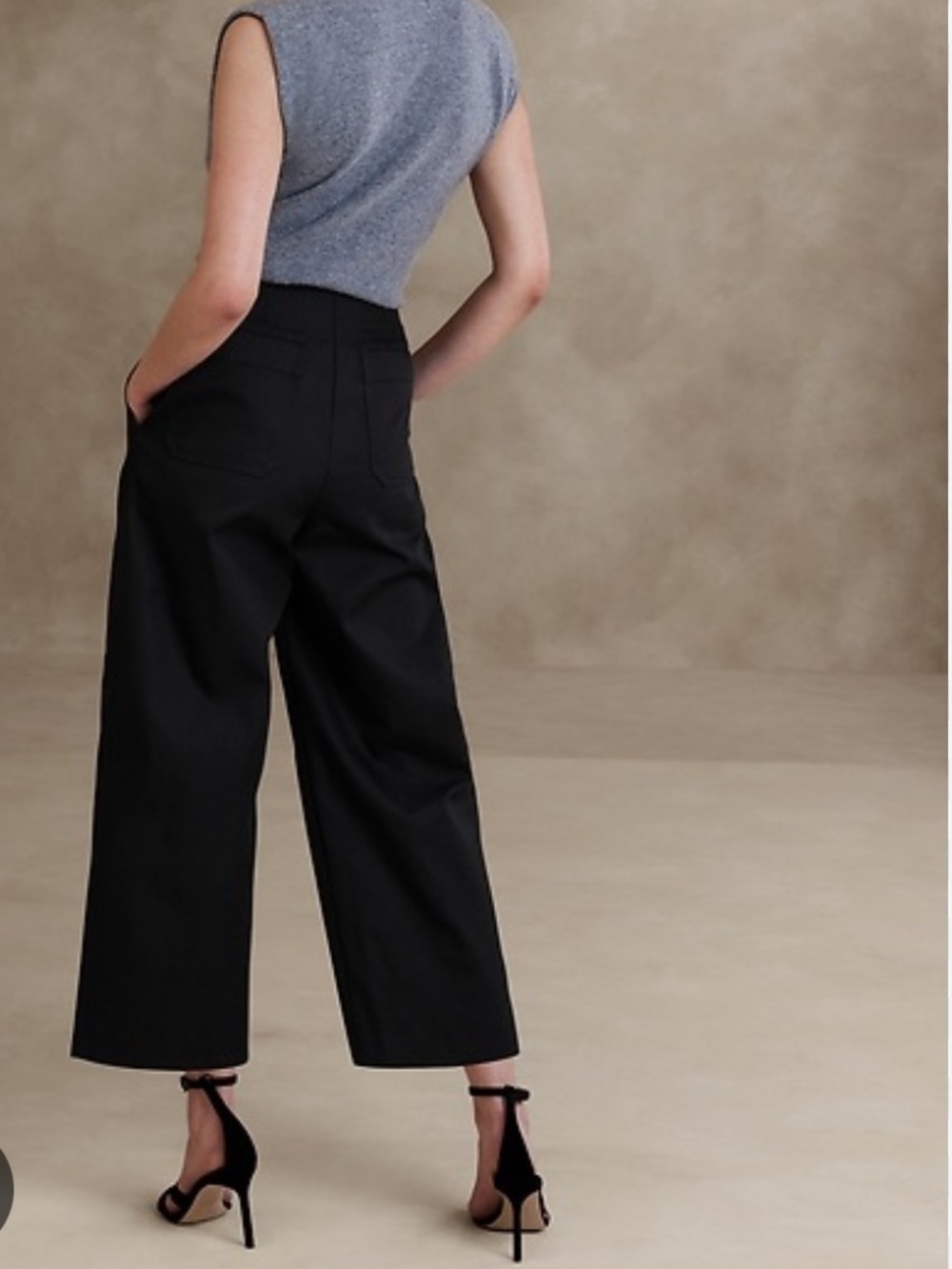 Banana Republic black chino barrel leg pants - size 2